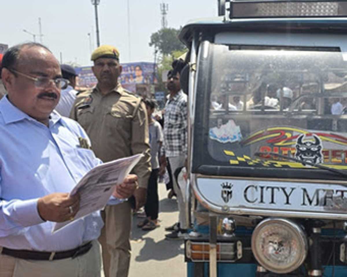 गाजियाबाद में अवैध ई-रिक्शा के विरुद्ध अभियान तेज, 278 सीज गाजियाबाद में अवैध ई-रिक्शा के विरुद्ध अभियान तेज, 278 सीज